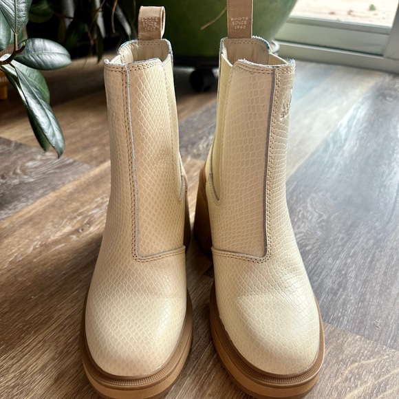 Sorel Cream and Tan Heeled Boots - Picture 8 of 13